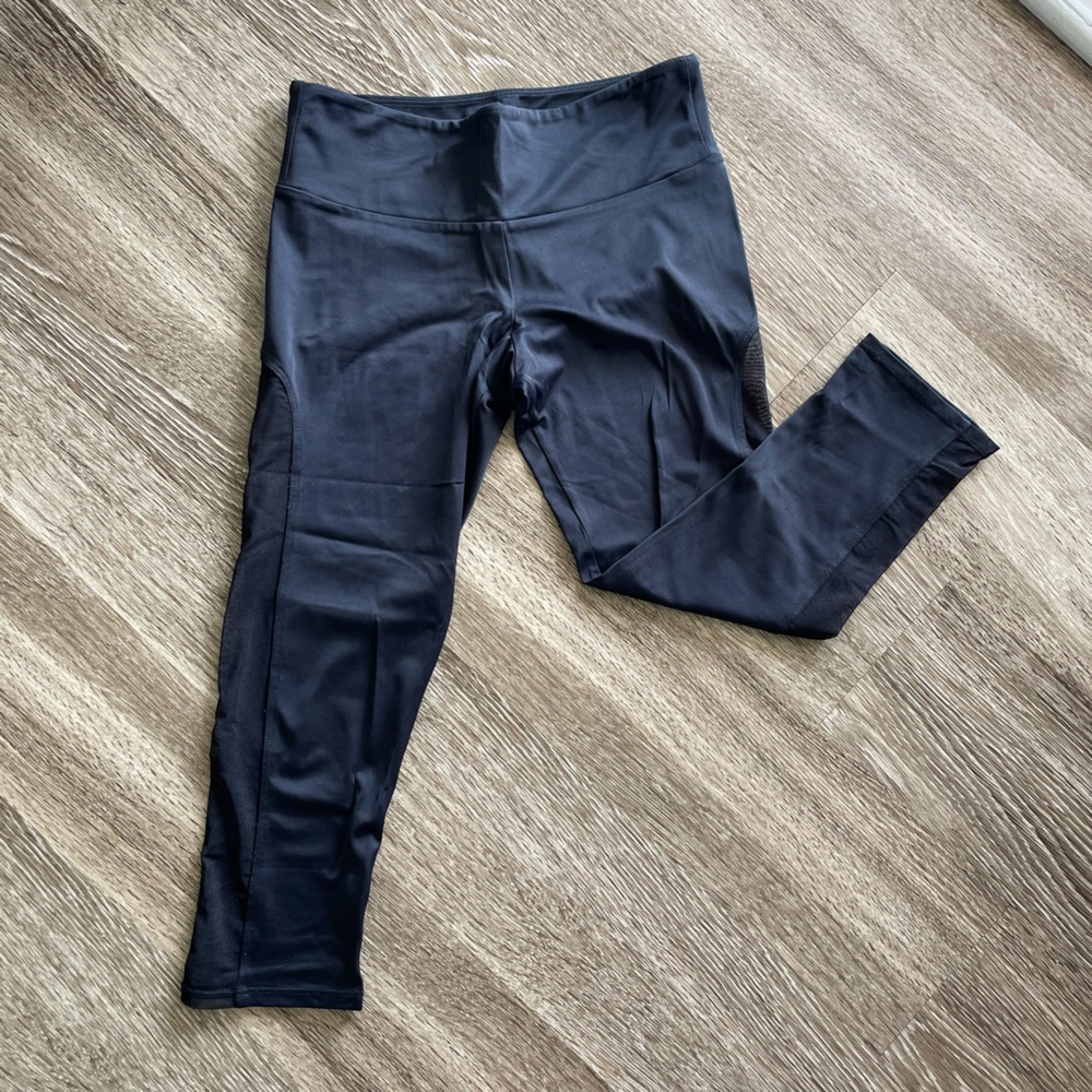 Onzie | Crop Leggings